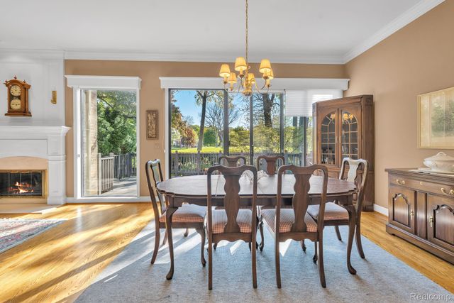 30 Turnberry Lane, Dearborn, MI 48120