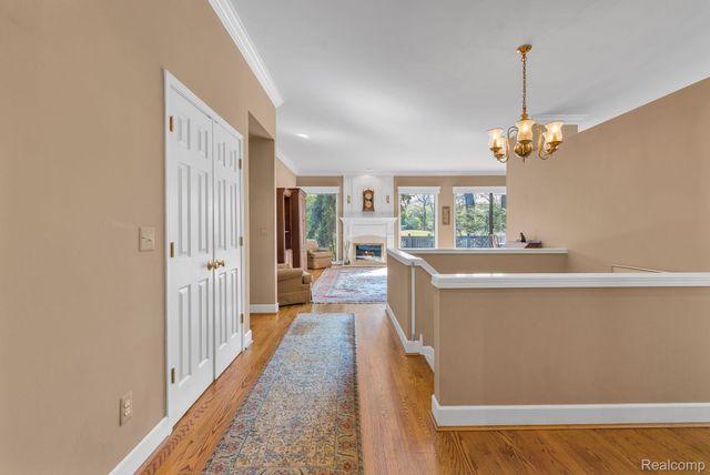 30 Turnberry Lane, Dearborn, MI 48120