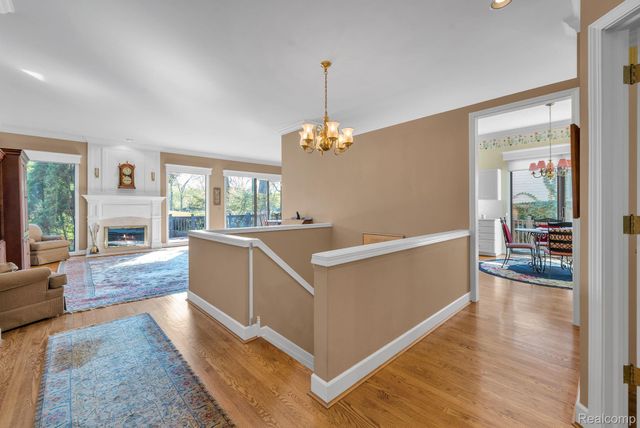 30 Turnberry Lane, Dearborn, MI 48120