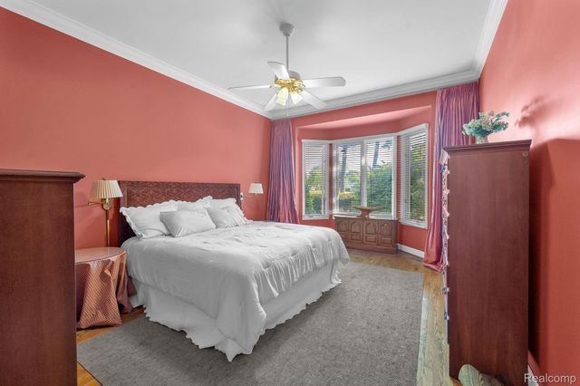 30 Turnberry Lane, Dearborn, MI 48120