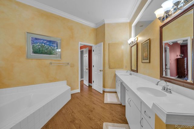 30 Turnberry Lane, Dearborn, MI 48120