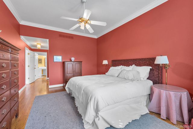 30 Turnberry Lane, Dearborn, MI 48120