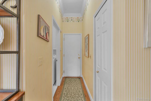 30 Turnberry Lane, Dearborn, MI 48120