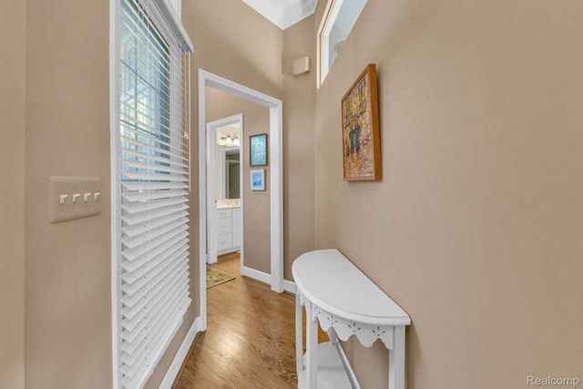30 Turnberry Lane, Dearborn, MI 48120