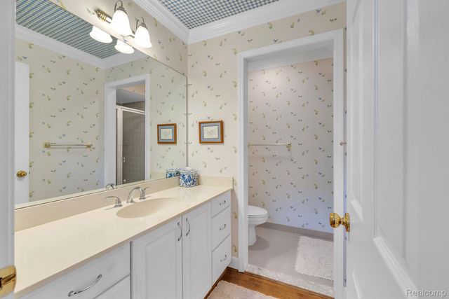 30 Turnberry Lane, Dearborn, MI 48120