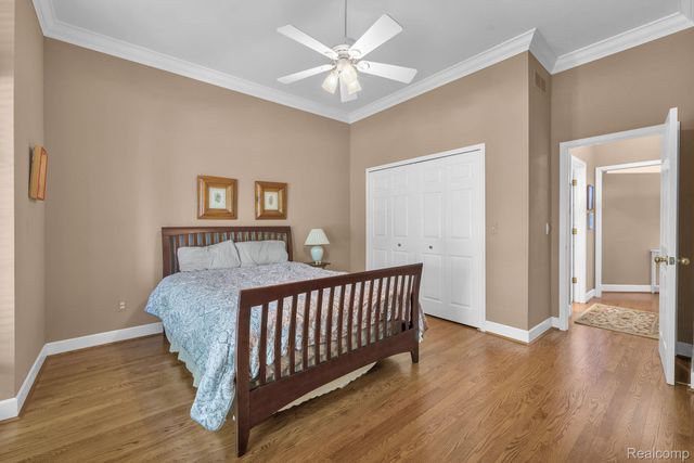 30 Turnberry Lane, Dearborn, MI 48120
