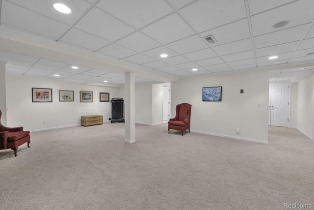 30 Turnberry Lane, Dearborn, MI 48120