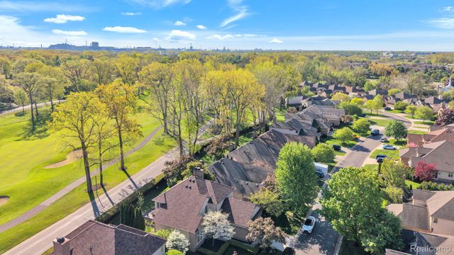 30 Turnberry Lane, Dearborn, MI 48120