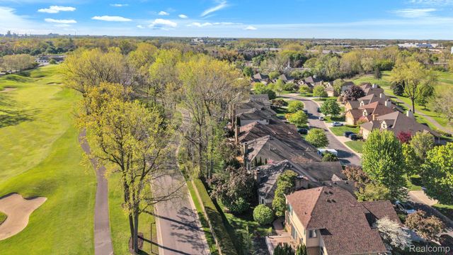 30 Turnberry Lane, Dearborn, MI 48120