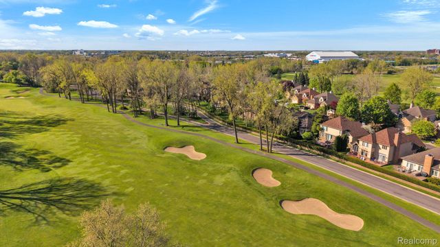 30 Turnberry Lane, Dearborn, MI 48120