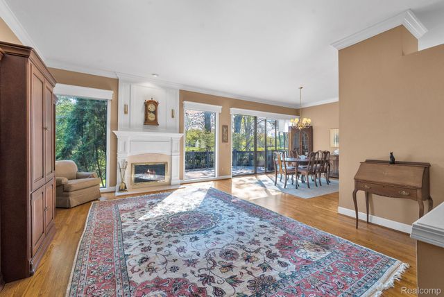30 Turnberry Lane, Dearborn, MI 48120