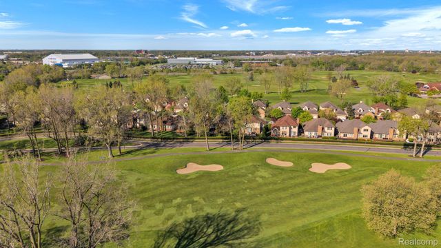 30 Turnberry Lane, Dearborn, MI 48120