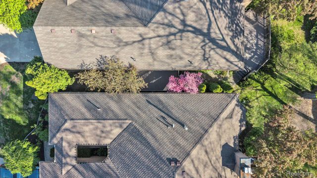 30 Turnberry Lane, Dearborn, MI 48120
