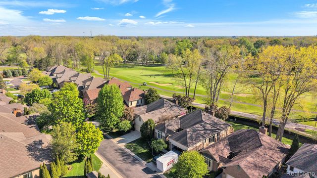 30 Turnberry Lane, Dearborn, MI 48120