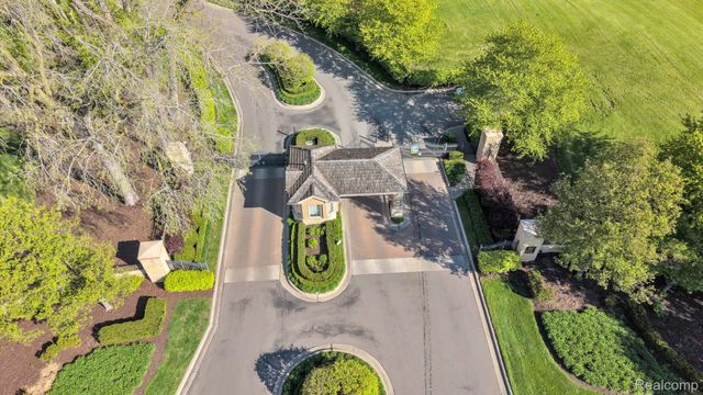 30 Turnberry Lane, Dearborn, MI 48120