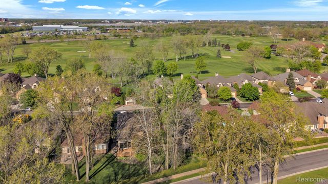 30 Turnberry Lane, Dearborn, MI 48120