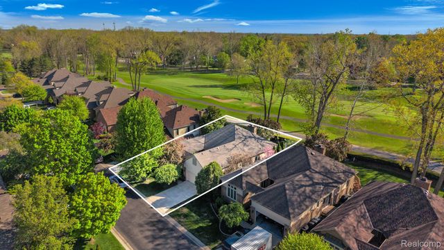 30 Turnberry Lane, Dearborn, MI 48120