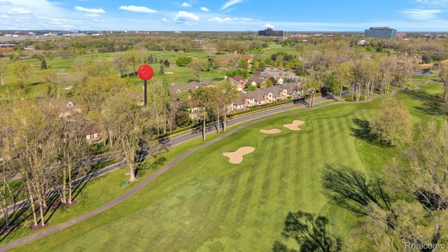 30 Turnberry Lane, Dearborn, MI 48120
