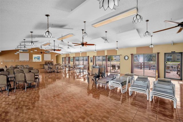 205 SE 11th Terrace 101, Dania Beach, FL 33004