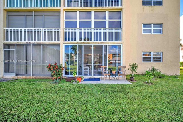 205 SE 11th Terrace 101, Dania Beach, FL 33004