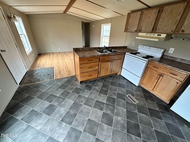 138 Stanley Valley Road, Rogersville, TN 37857
