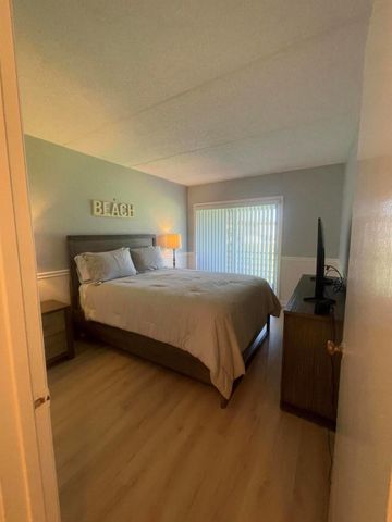 3100 Springdale Boulevard 214, Palm Springs, FL 33461