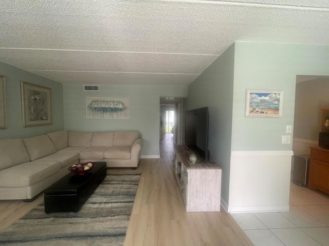 3100 Springdale Boulevard 214, Palm Springs, FL 33461