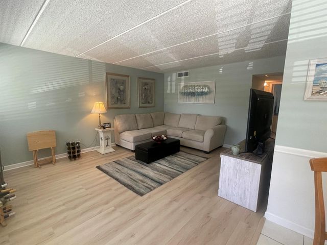 3100 Springdale Boulevard 214, Palm Springs, FL 33461