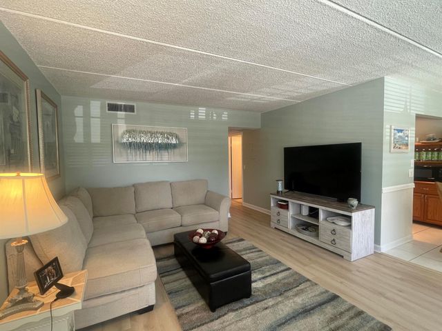 3100 Springdale Boulevard 214, Palm Springs, FL 33461