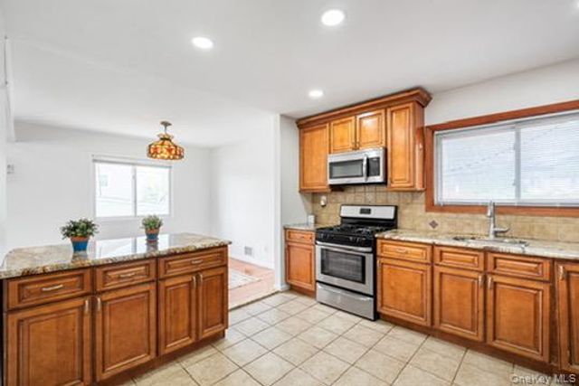 42 Pebble Lane, Deer Park, NY 11729