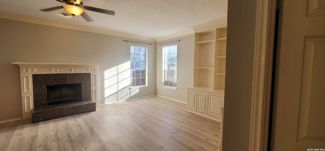 422 Shadowbluff, San Antonio, TX 78216