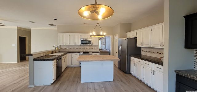 422 Shadowbluff, San Antonio, TX 78216