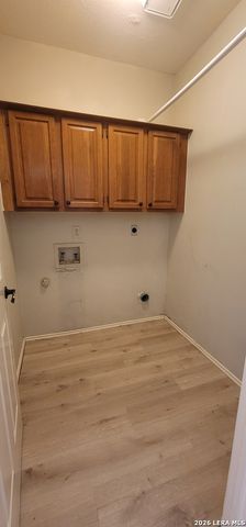 422 Shadowbluff, San Antonio, TX 78216