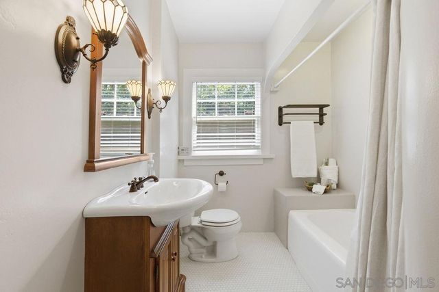 1860 Fort Stockton, San Diego, CA 92103