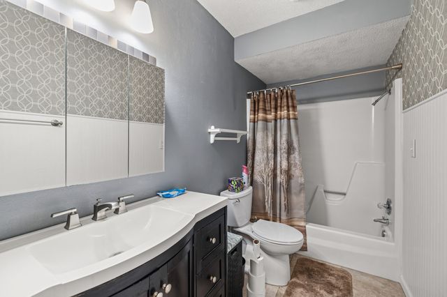 5819 Grand Avenue, Des Moines, IA 50312