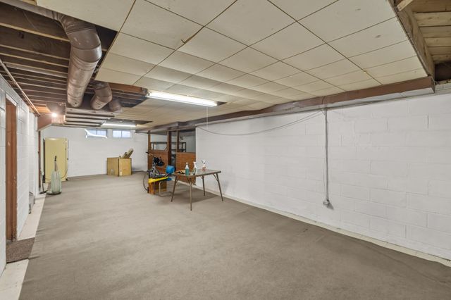 5819 Grand Avenue, Des Moines, IA 50312