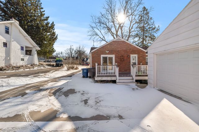 5819 Grand Avenue, Des Moines, IA 50312