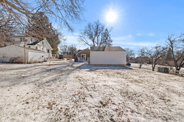 5819 Grand Avenue, Des Moines, IA 50312