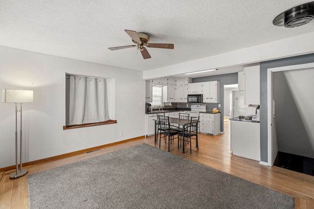 5819 Grand Avenue, Des Moines, IA 50312