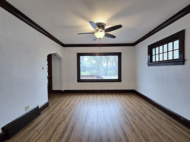 5207 S Lake DRIVE, Cudahy, WI 53110