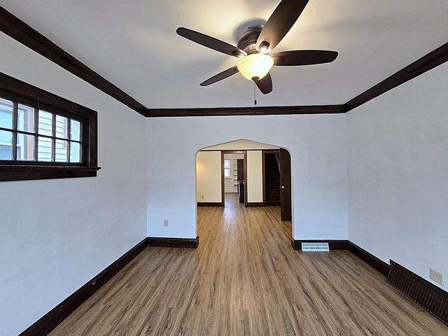 5207 S Lake DRIVE, Cudahy, WI 53110