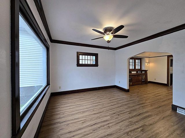 5207 S Lake DRIVE, Cudahy, WI 53110