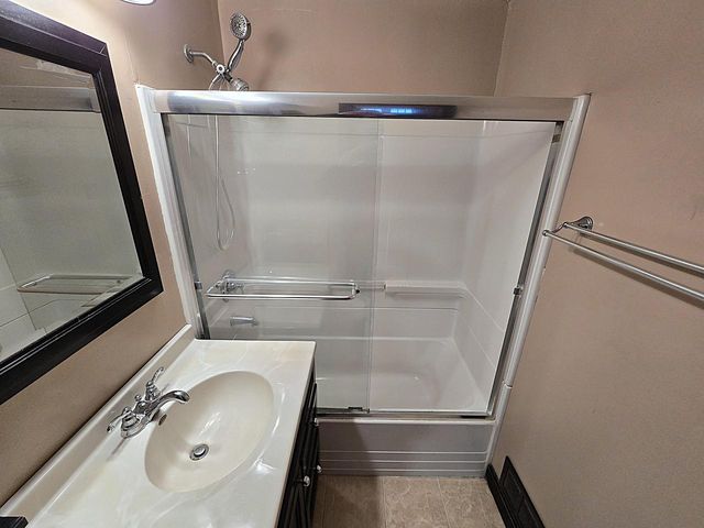 5207 S Lake DRIVE, Cudahy, WI 53110