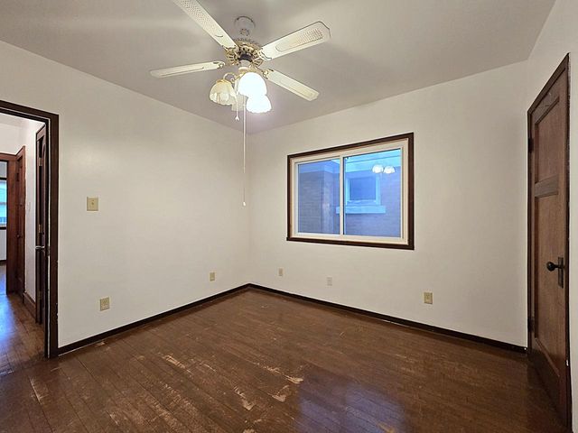 5207 S Lake DRIVE, Cudahy, WI 53110