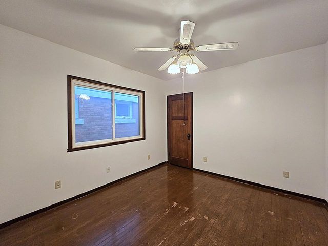 5207 S Lake DRIVE, Cudahy, WI 53110