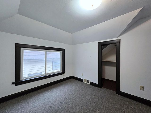 5207 S Lake DRIVE, Cudahy, WI 53110