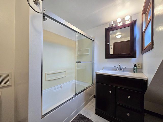 5207 S Lake DRIVE, Cudahy, WI 53110