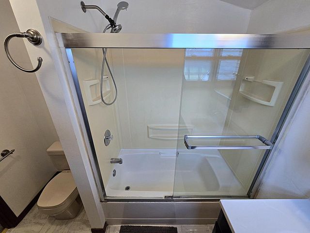 5207 S Lake DRIVE, Cudahy, WI 53110