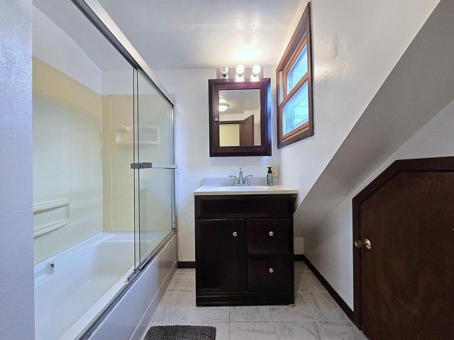 5207 S Lake DRIVE, Cudahy, WI 53110