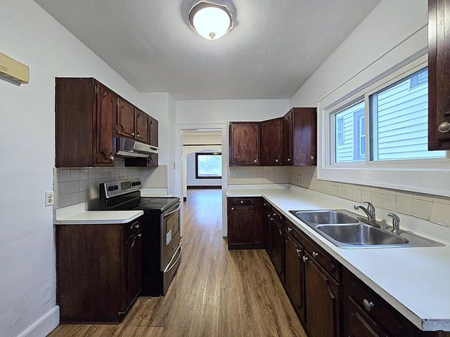 5207 S Lake DRIVE, Cudahy, WI 53110